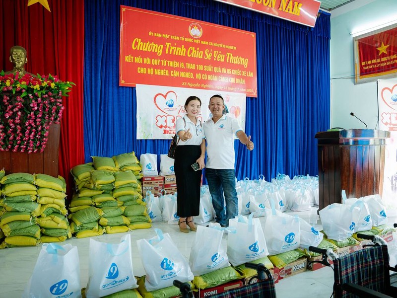 Hình ảnh minh họa các tổ chức hỗ trợ người nghiện cờ bạc, thể hiện sự giúp đỡ và cộng đồng